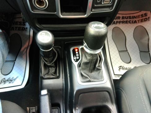 Used 2018 Jeep Wrangler Unlimited Sport image 60