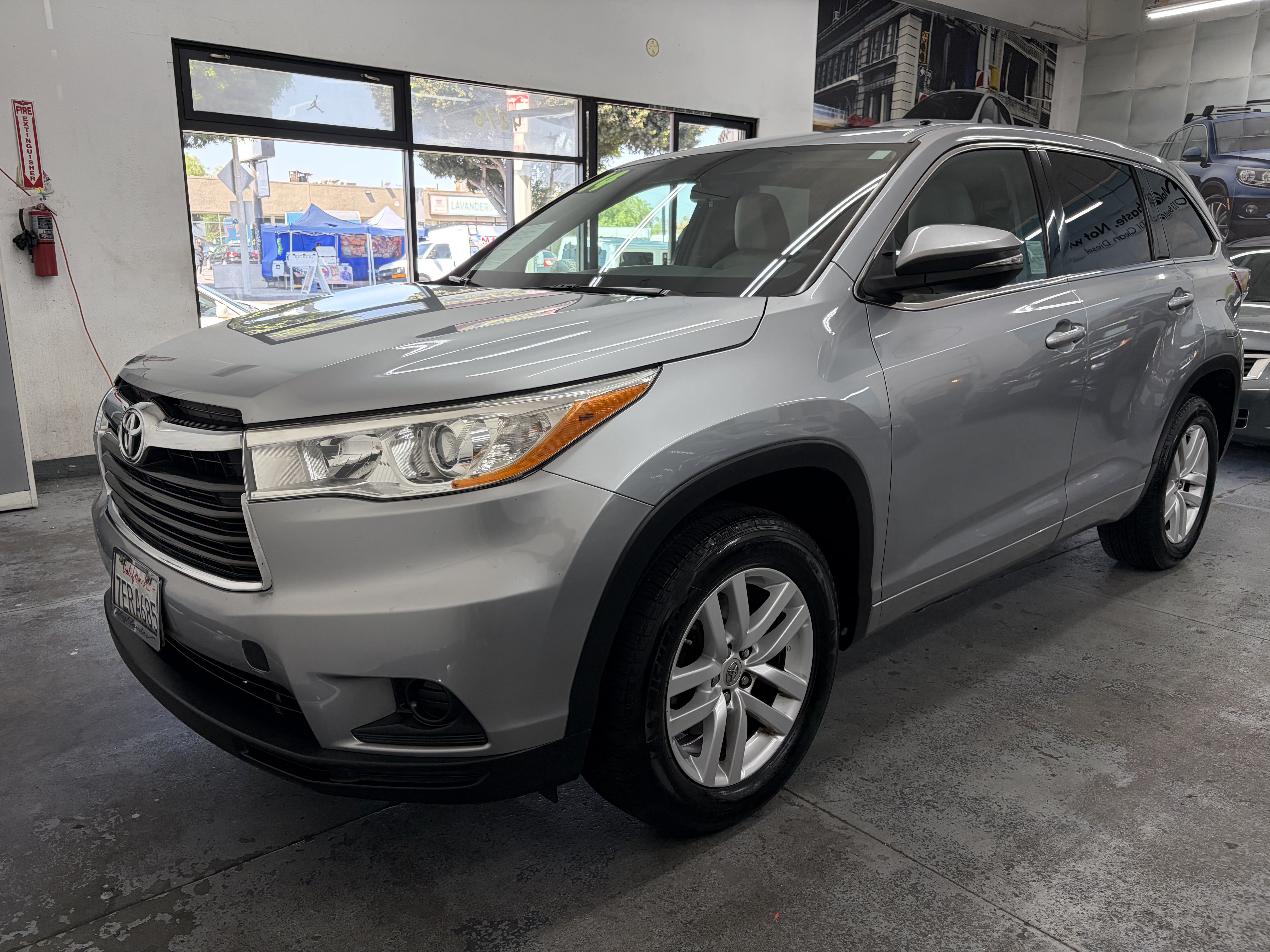 Used 2014 Toyota Highlander FWD LE V6 image 1