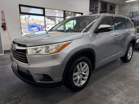 Used 2014 Toyota Highlander FWD LE V6 image 1