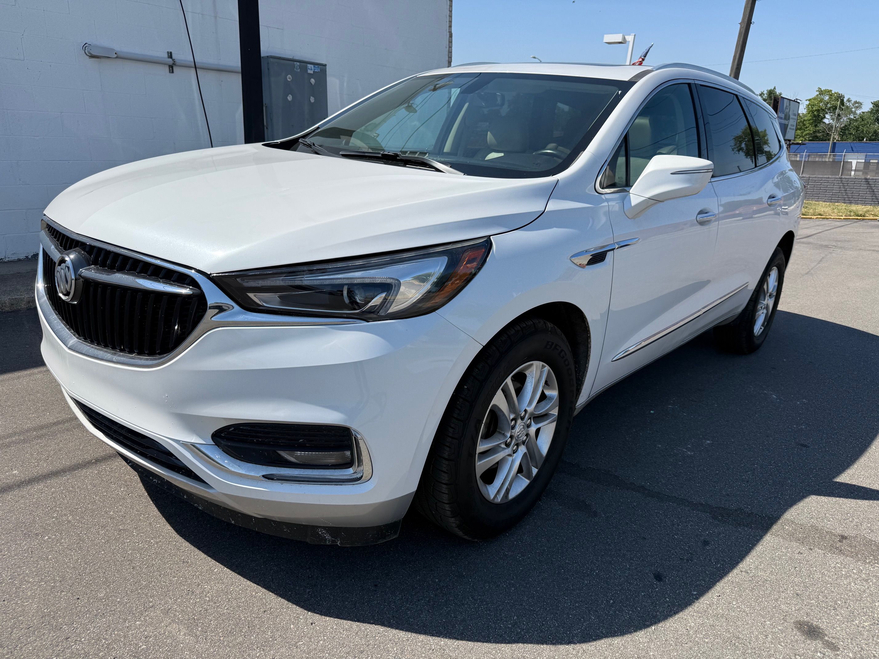 Used 2020 Buick Enclave AWD Essence image 3