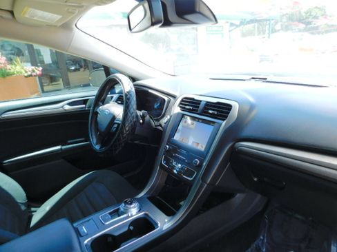Used 2019 Ford Fusion SE FWD image 22