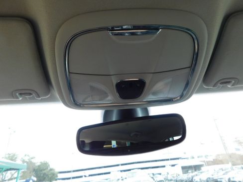 Used 2019 Jeep Cherokee Limited image 21