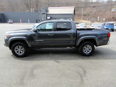 Used 2018 Toyota Tacoma SR5 image 5