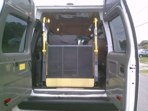 Used 2009 Ford E-250 and Econoline 250 Club Wagon image 16