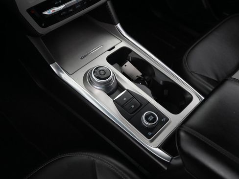 Used 2022 Ford Explorer XLT image 21