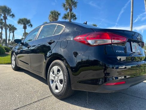 Used 2018 Kia Forte LX image 3