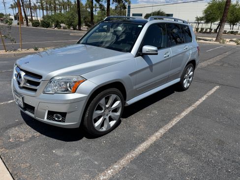 Used 2010 Mercedes-Benz GLK 350 4MATIC image 1