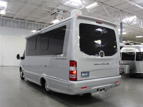 Used 2017 Mercedes-Benz Sprinter 3500 image 4