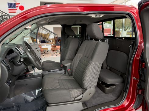 Used 2020 Nissan Frontier SV image 16