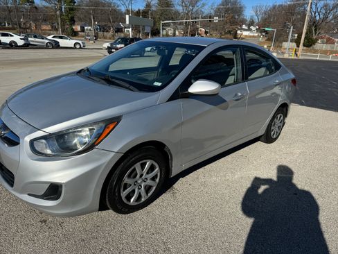 Used 2012 Hyundai Accent GLS image 1