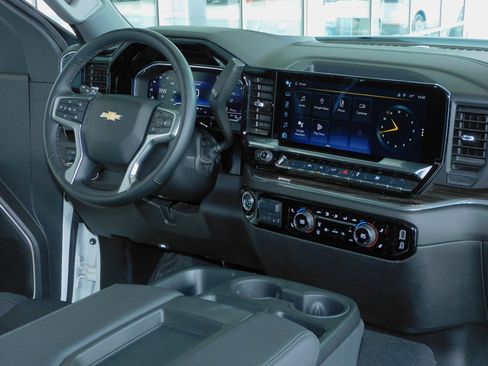 Used 2025 Chevrolet Silverado 1500 LT image 24