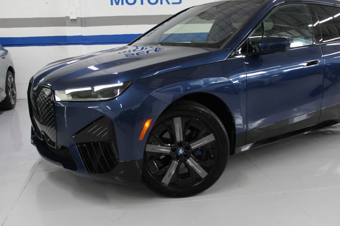 Used 2024 BMW iX xDrive50 AWD/4WD image 5