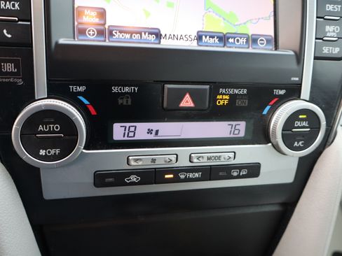 Used 2012 Toyota Camry XLE image 30