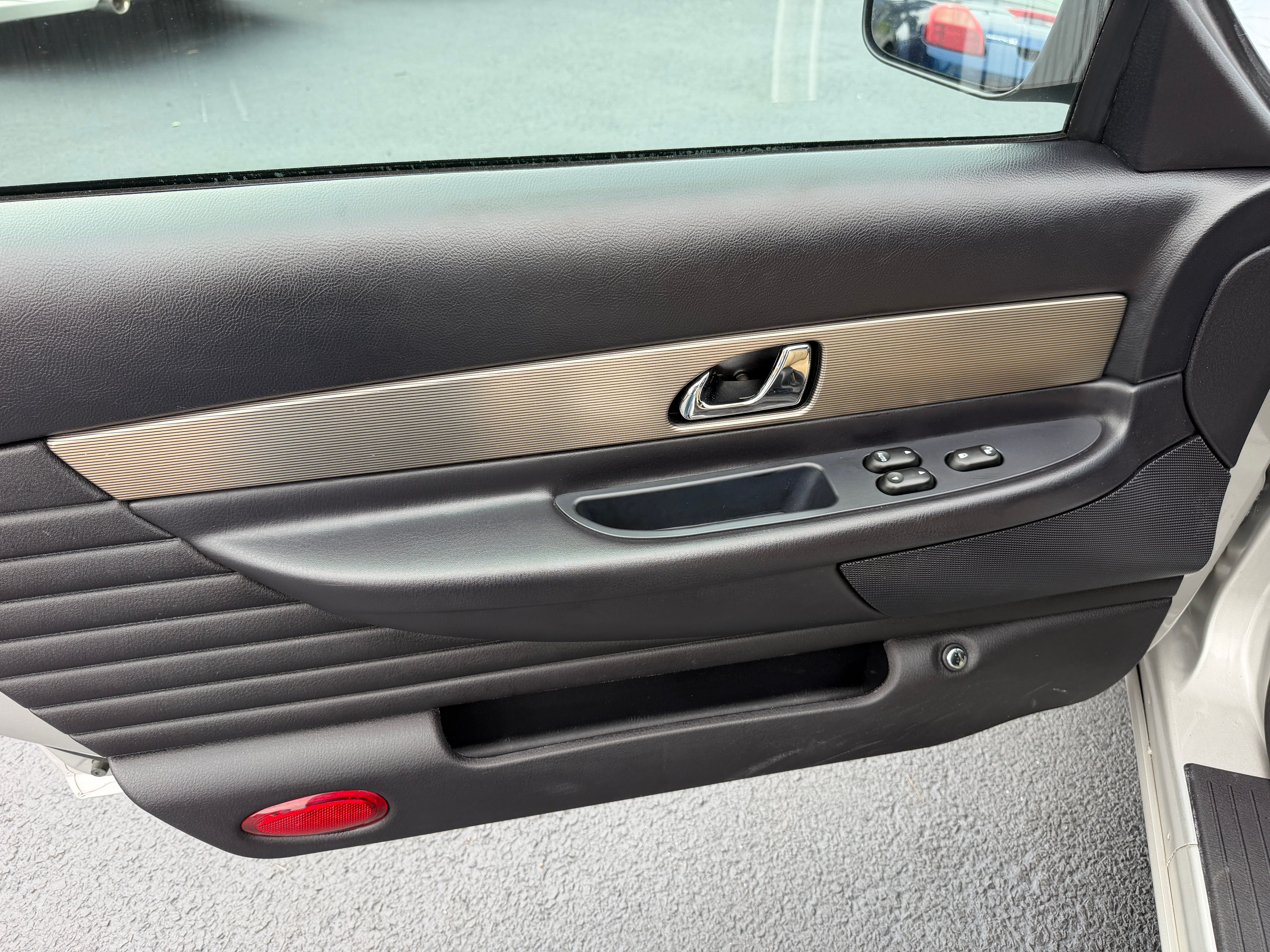 Used 2004 Ford Thunderbird UNAVAIL RWD image 4