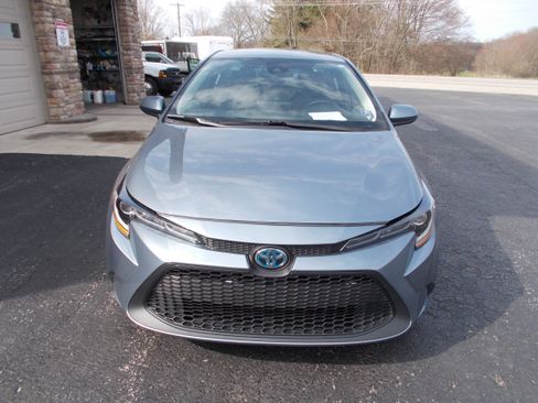 Used 2022 Toyota Corolla LE image 2