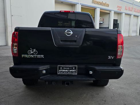 Used 2012 Nissan Frontier SV image 8