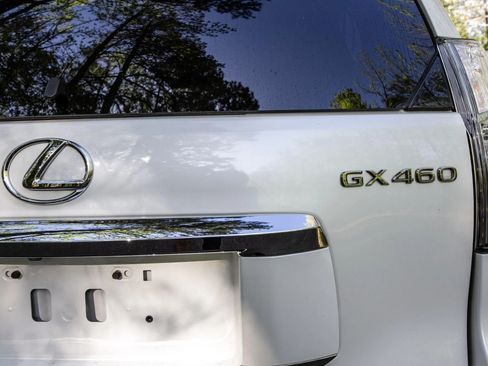 Used 2018 Lexus GX 460 image 17