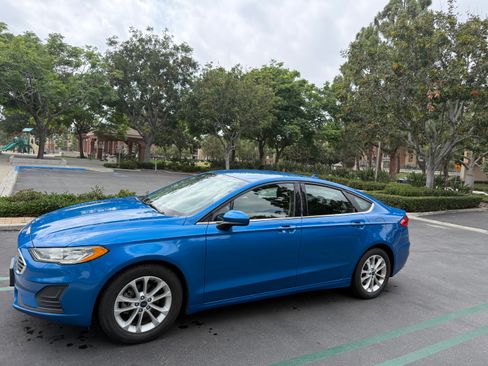 Used 2019 Ford Fusion SE FWD image 2