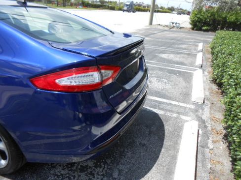 Used 2016 Ford Fusion SE FWD image 4