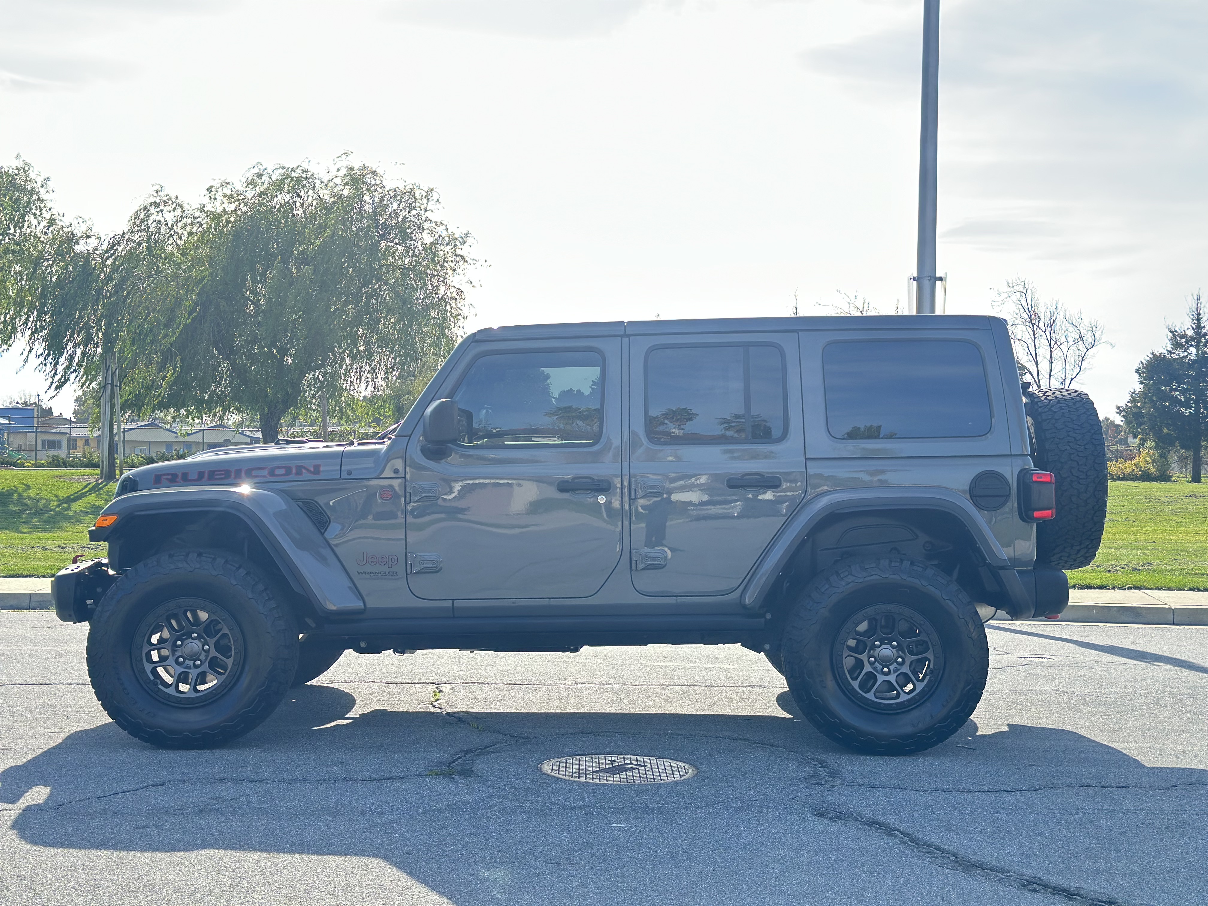 Used 2022 Jeep Wrangler Unlimited Rubicon AWD/4WD image 2