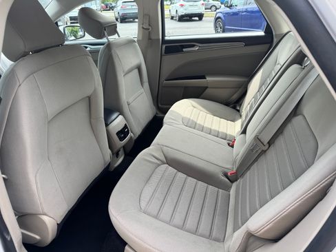 Used 2020 Ford Fusion SE FWD image 10