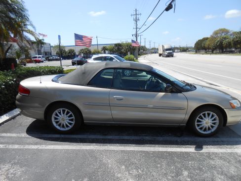 Used 2003 Chrysler Sebring LXi image 7