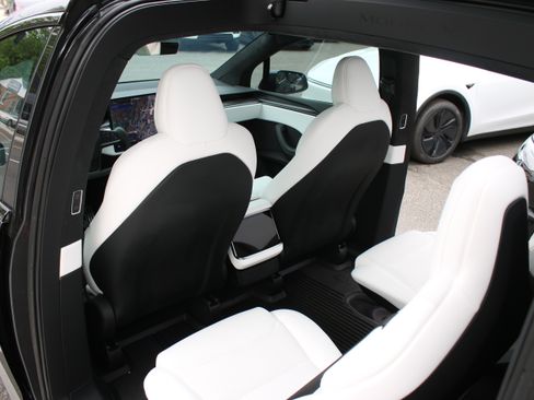 Used 2026 Tesla Model X Plaid AWD/4WD image 3