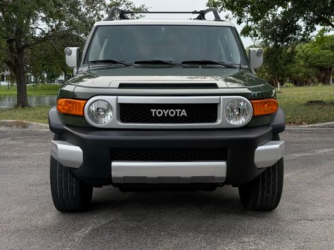 Used 2014 Toyota FJ Cruiser AWD/4WD image 12