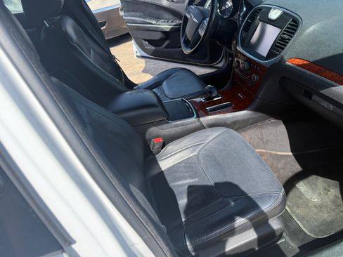 Used 2014 Chrysler 300 image 8
