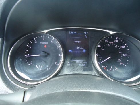 Used 2016 Nissan Rogue AWD SV image 16