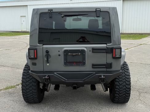 Used 2016 Jeep Wrangler 75th Anniversary AWD/4WD image 41