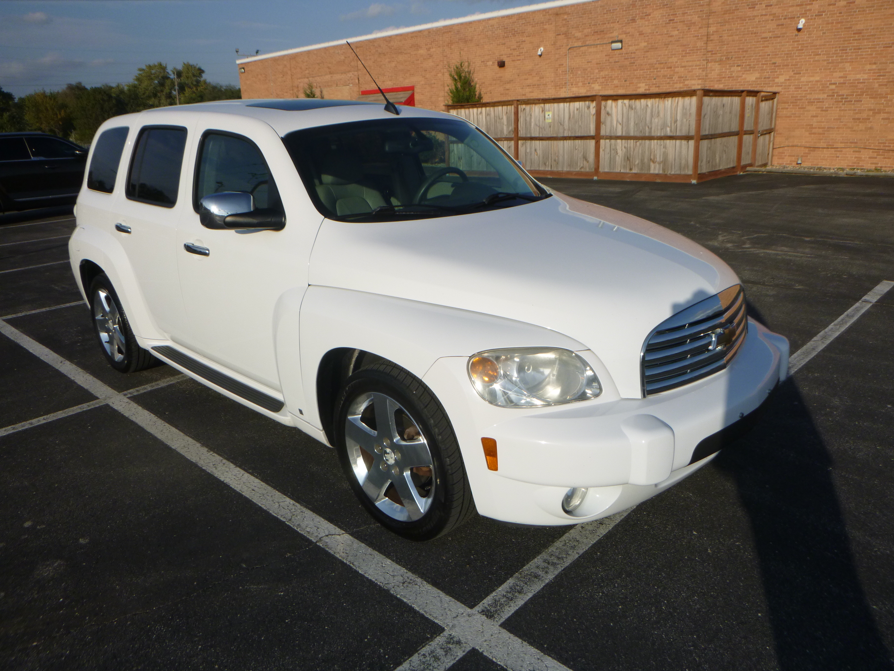 Used 2008 Chevrolet HHR LT w/ 2LT FWD image 4