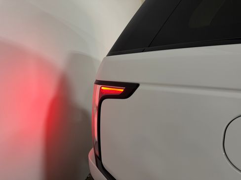 Used 2019 Land Rover Range Rover HSE image 14