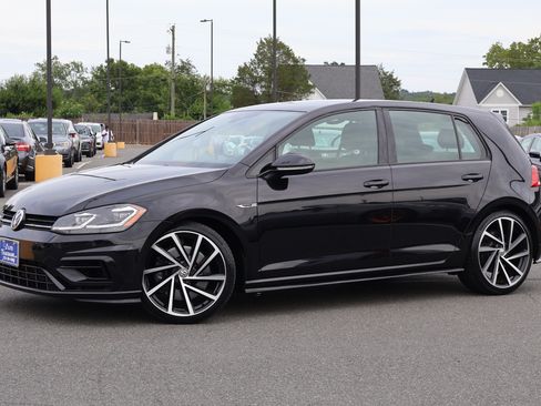 Used 2019 Volkswagen Golf R image 2