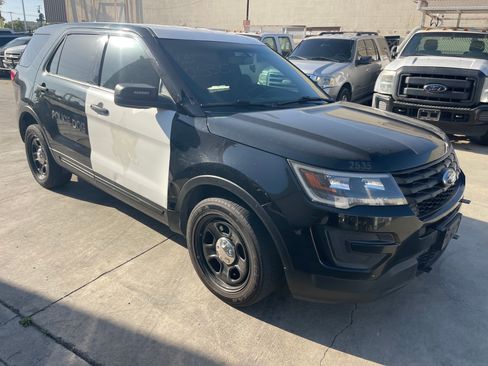 Used 2017 Ford Explorer image 6