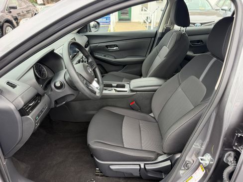 Used 2025 Nissan Sentra SV FWD image 3