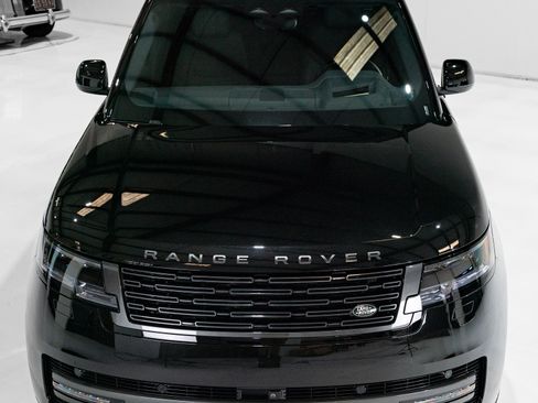 Used 2025 Land Rover Range Rover SE image 19