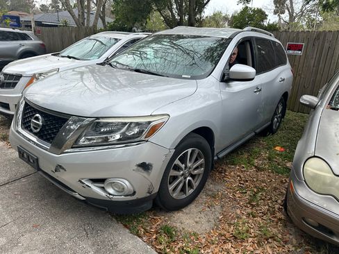Used 2013 Nissan Pathfinder SV image 4