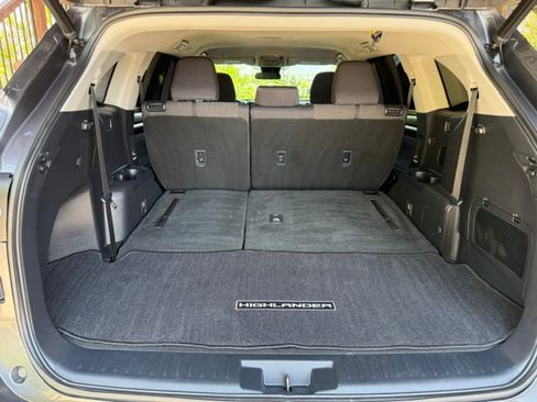 Used 2021 Toyota Highlander AWD LE V6 image 19