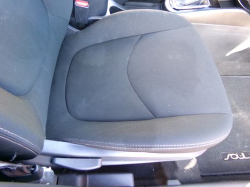 Used 2013 Kia Soul + image 12