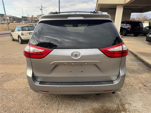 Used 2015 Toyota Sienna image 3