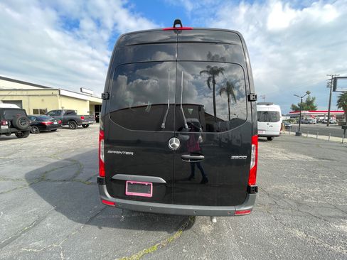 Used 2024 Mercedes-Benz Sprinter 2500 image 4