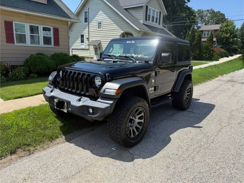 Used 2019 Jeep Wrangler 4WD Sport image 2