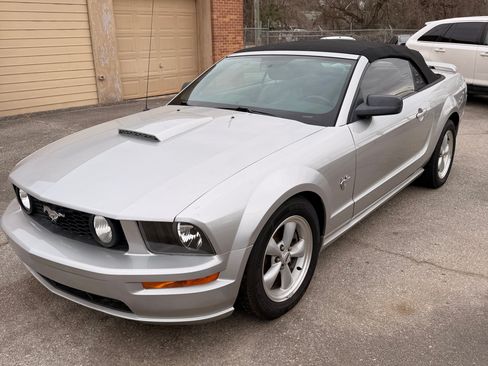 Used 2009 Ford Mustang GT image 1