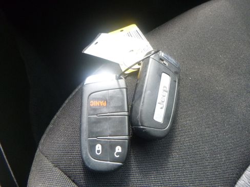 Used 2021 Jeep Renegade Latitude image 24