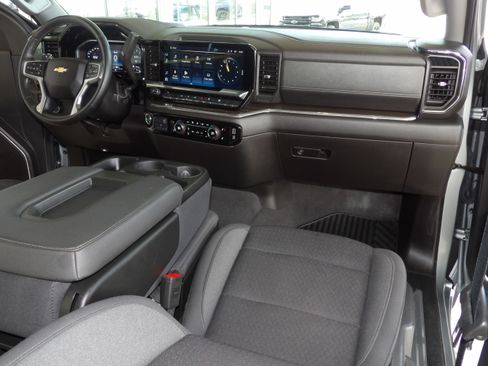 Used 2025 Chevrolet Silverado 1500 LT image 8