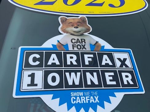 Used 2023 Chevrolet Equinox AWD LT w/ 1LT image 2