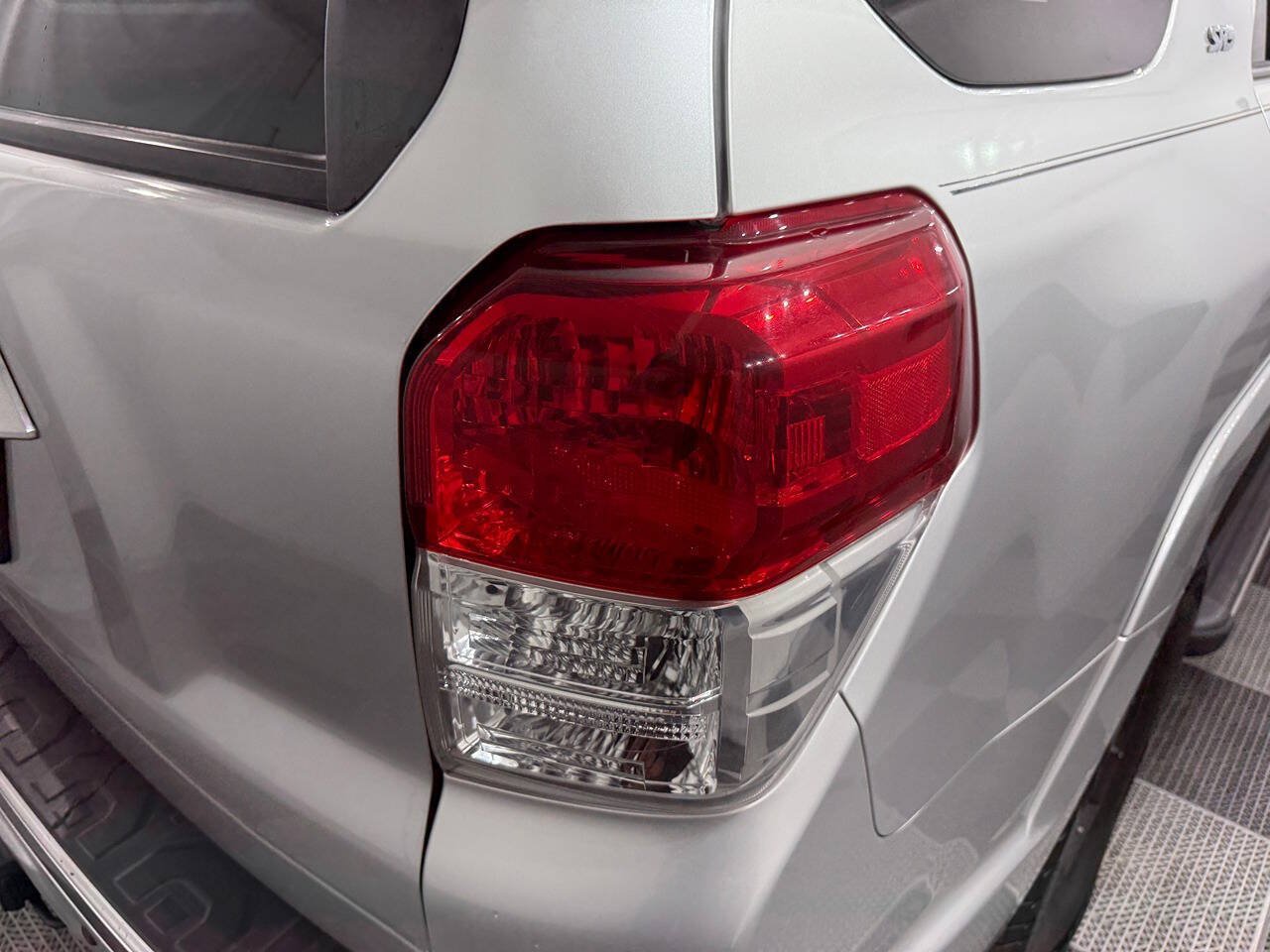 Used 2011 Toyota 4Runner SR5 w/ Convenience Pkg AWD/4WD image 10