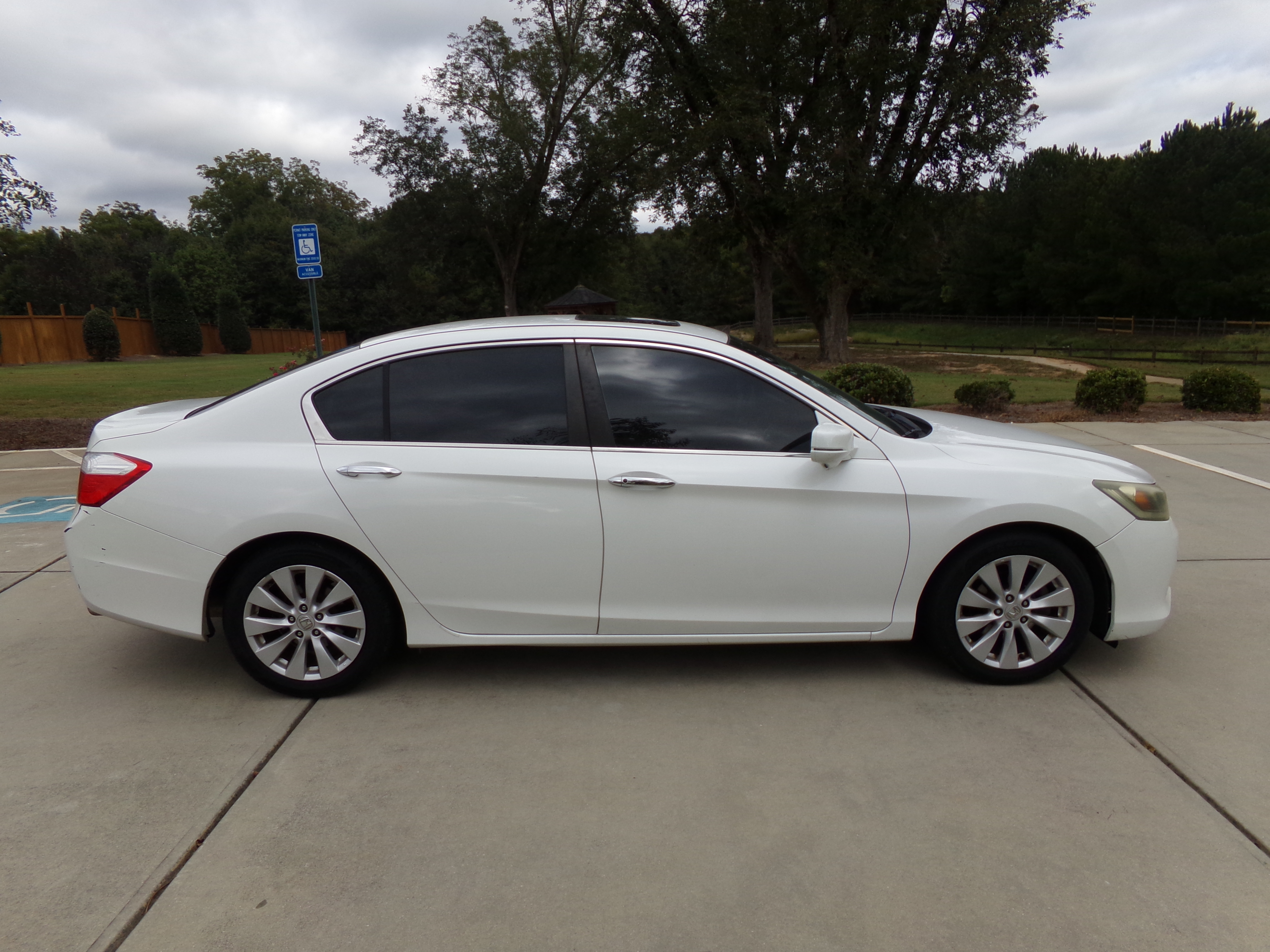 Used 2015 Honda Accord EX Sedan image 6