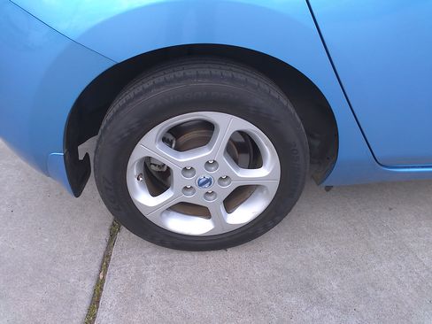 Used 2011 Nissan Leaf SL image 35